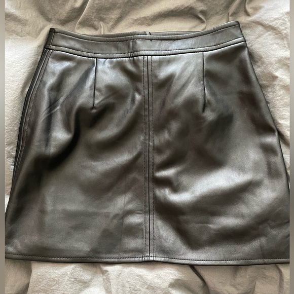 MANGO faux-leather black mini skirt (tired on only) - Picture 2 of 5
